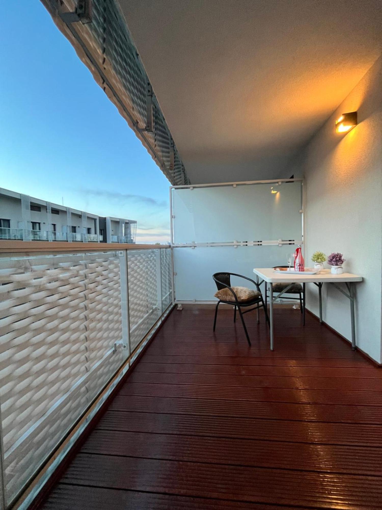 Family House By The River Odra -Panoramic Terrace - 3Room Apartment With 2 Separate Bedrooms And 2 Balconies By Wroapart-Pl- Perfect For Family & Business Stays วรอตซวาฟ ภายนอก รูปภาพ