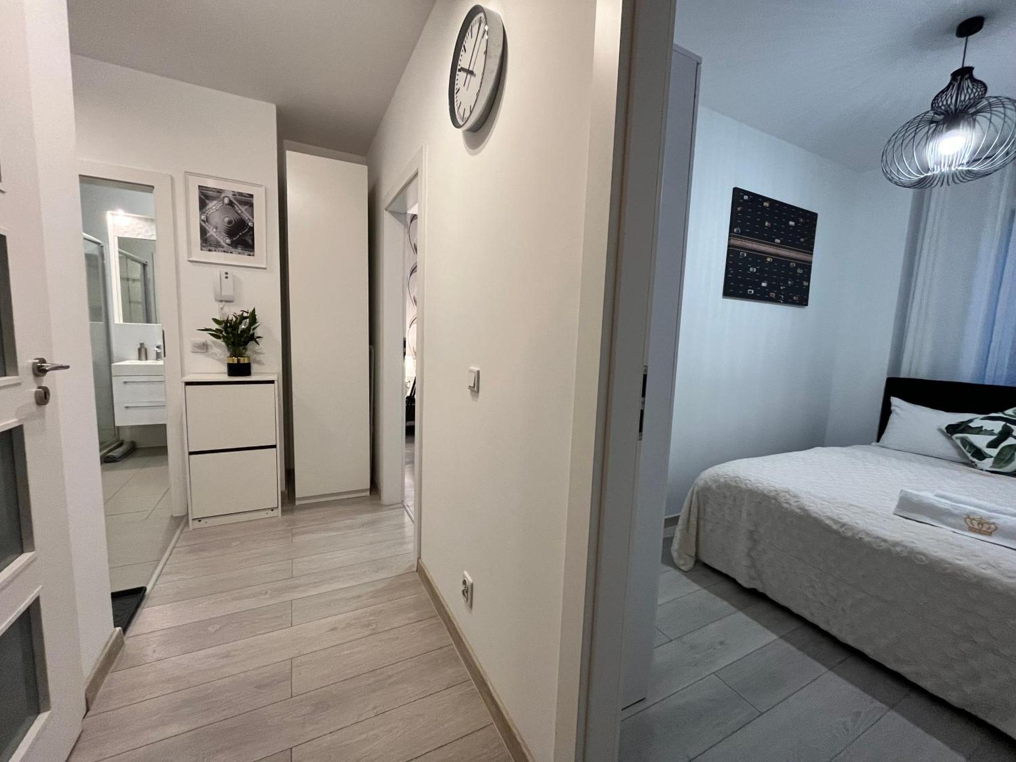 Family House By The River Odra -Panoramic Terrace - 3Room Apartment With 2 Separate Bedrooms And 2 Balconies By Wroapart-Pl- Perfect For Family & Business Stays วรอตซวาฟ ภายนอก รูปภาพ